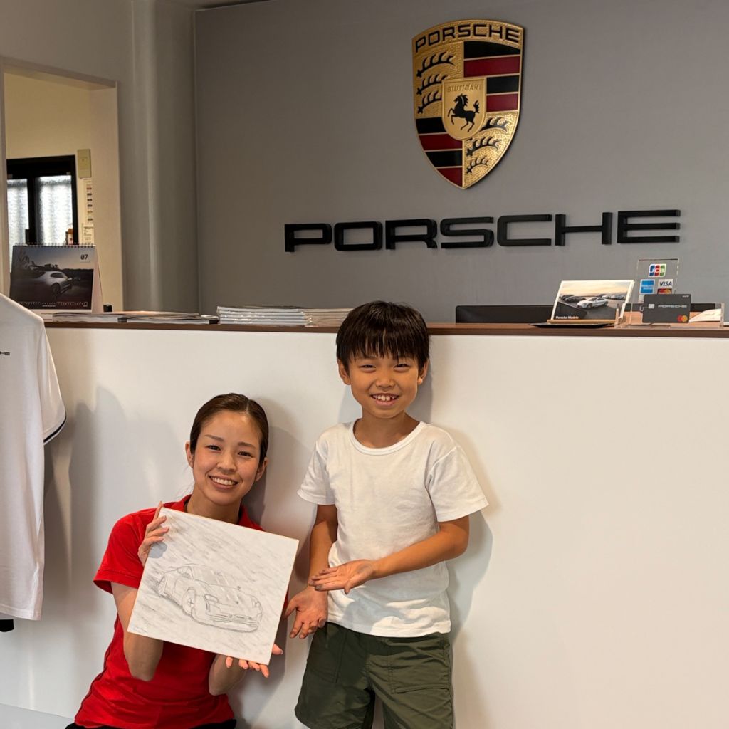 YugenK presenting his drawing at Porsche Center Tokyo